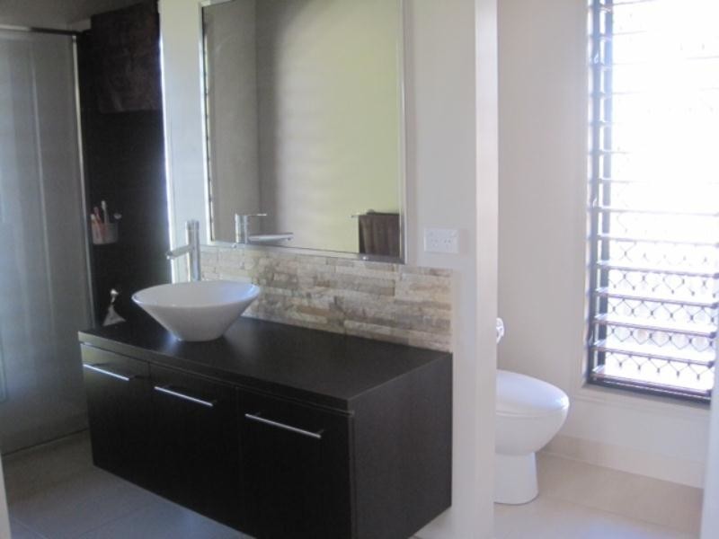 8 Puffer Court, Mount Louisa QLD 4814